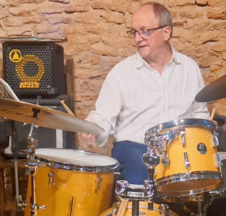 Jorge Cacoliris, batería