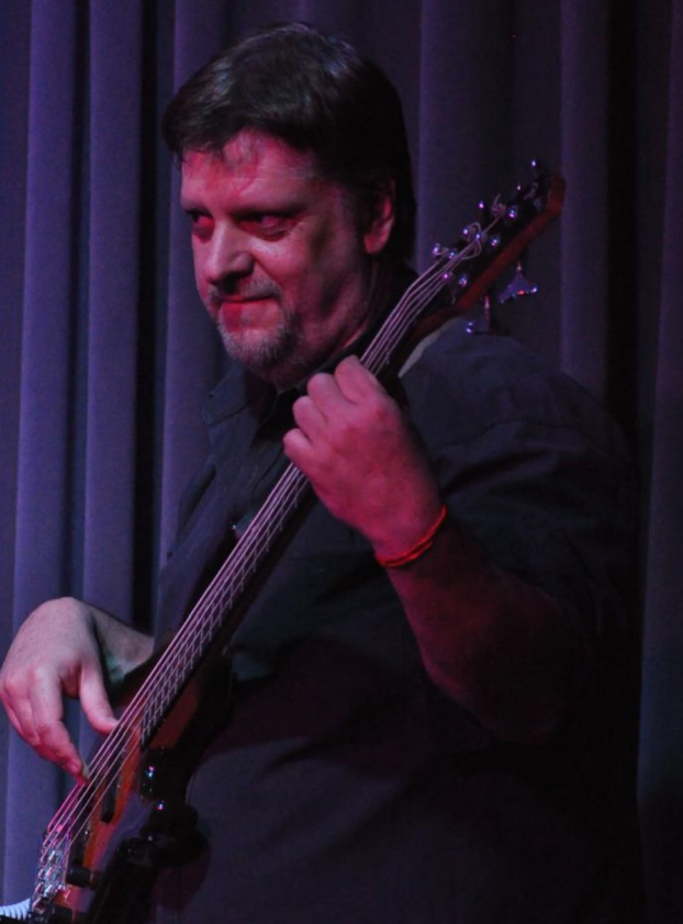 Jorge Triantafilu, bajo