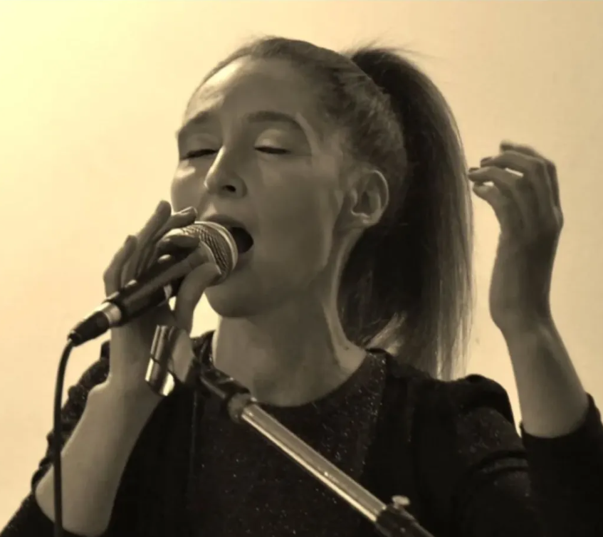 Mechi Giancarelli, voz